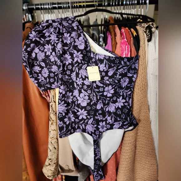 NWT ▪︎FREE PEOPLE▪︎ Somethin Bout You Purple Puff Sleeve One-Shoulder Bodysuit - Picture 5 of 6
